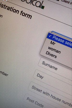 A photo of an online form with a selection with options &quot;Please select&quot;, &quot;Mr&quot;, &quot;woman&quot;, &quot;Divers&quot;